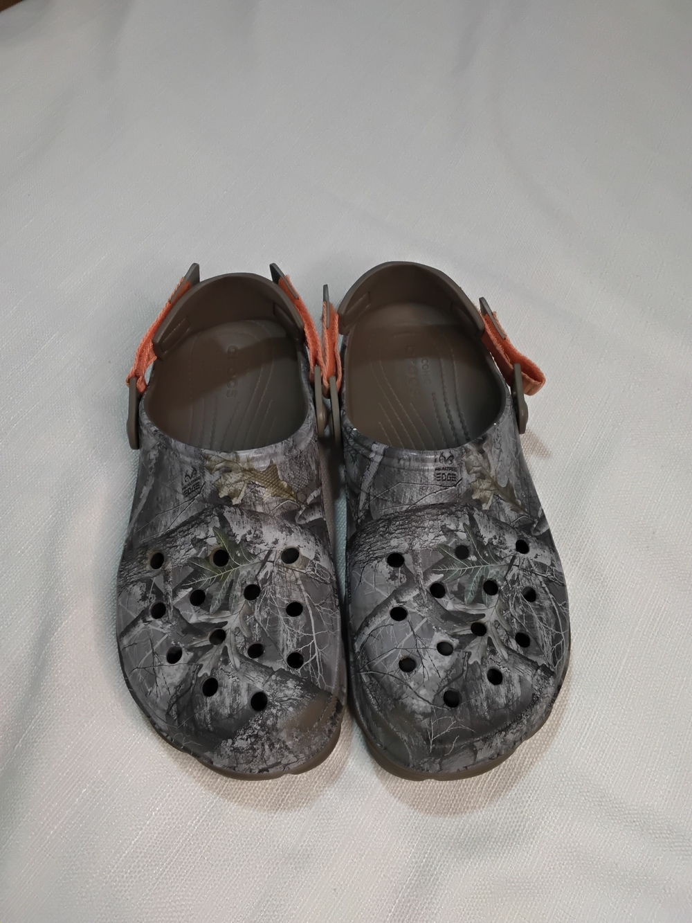 CROCS Unisex  Gray Camo Clog with Orange Heel Strap Mens -9 W-11.
